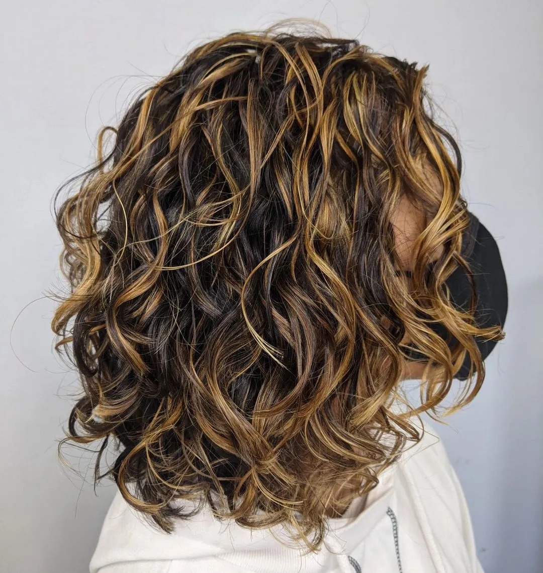 Master the Perfect Beachy Waves and Loose Curls Hairstyle: Your Ultimate Guide to Effortless Summer Hair
